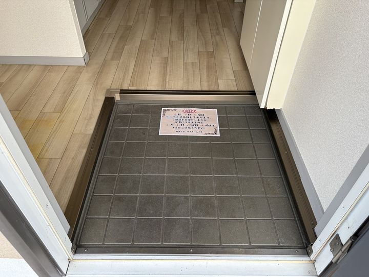 サンライフアイAの玄関