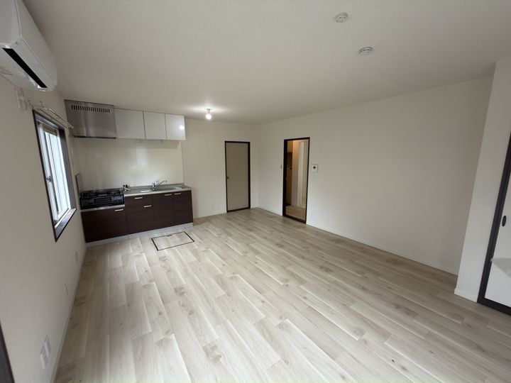 コートエスポワールBの居間