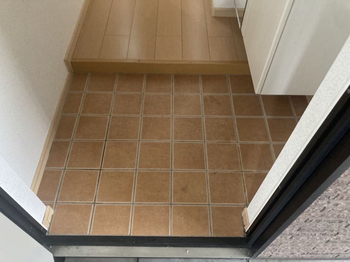 エクラタンCの玄関