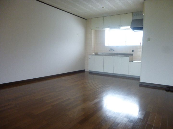 プレジデントふくなが202の居間