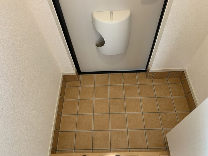 ラッフィナート・リアンA棟103の玄関