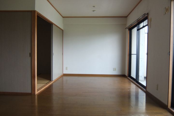 ベアード水上403の居間