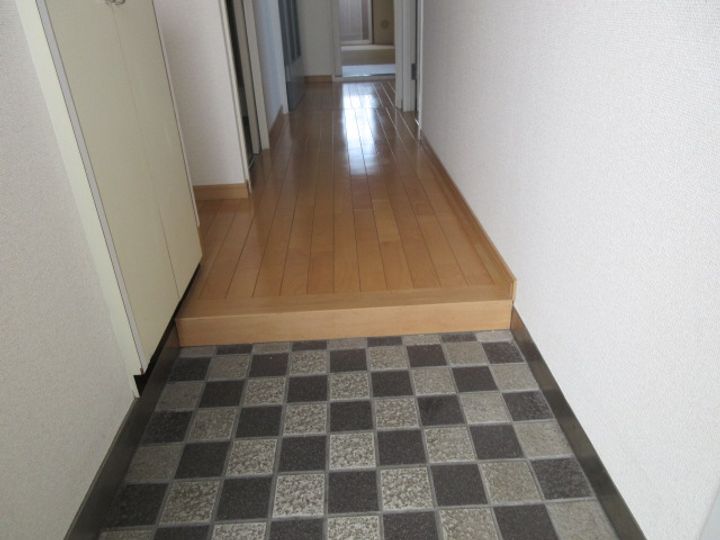 ロイヤルコーポ荒井の玄関