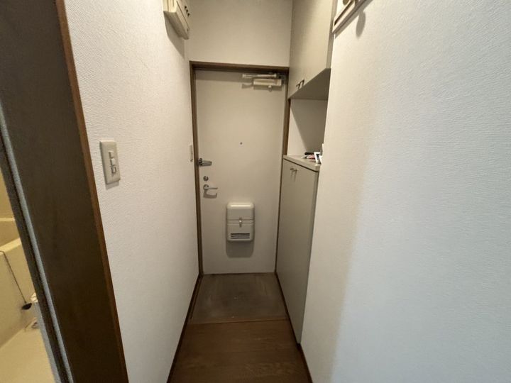 フラッツ東今宿の玄関