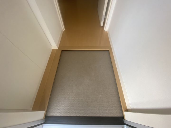 グレープアイズの玄関