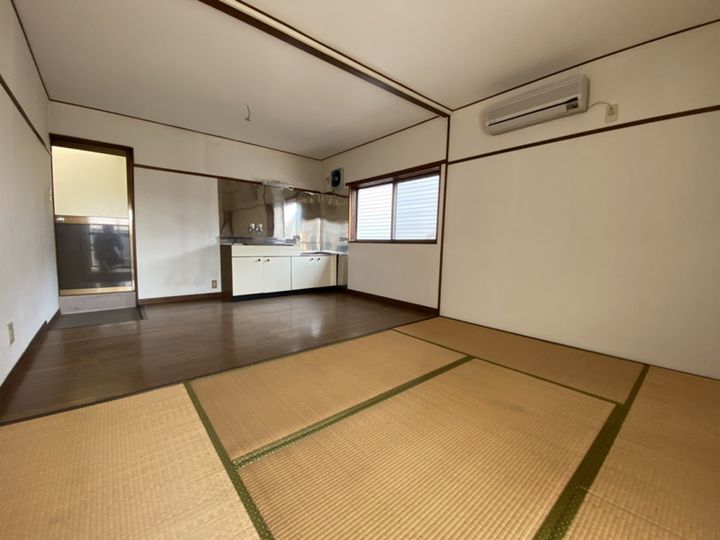 東口ハイツ205の居間