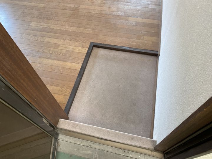 東口ハイツ205の玄関