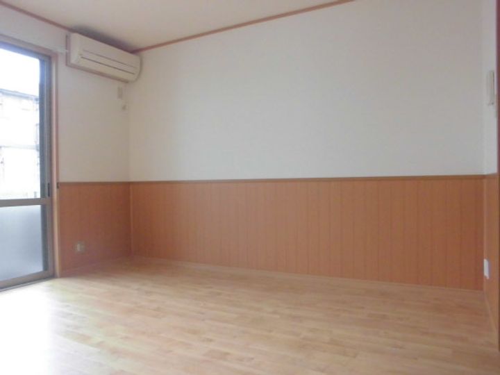 丸萬二番館205の寝室