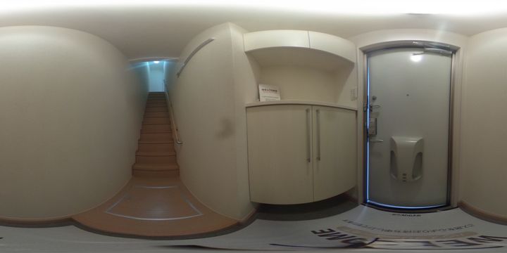 プリムールコートの玄関