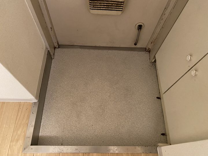 ロイヤルヒルズ北平野の玄関