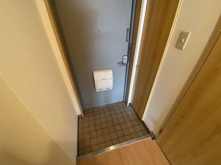 土井ハイツ北条口の玄関