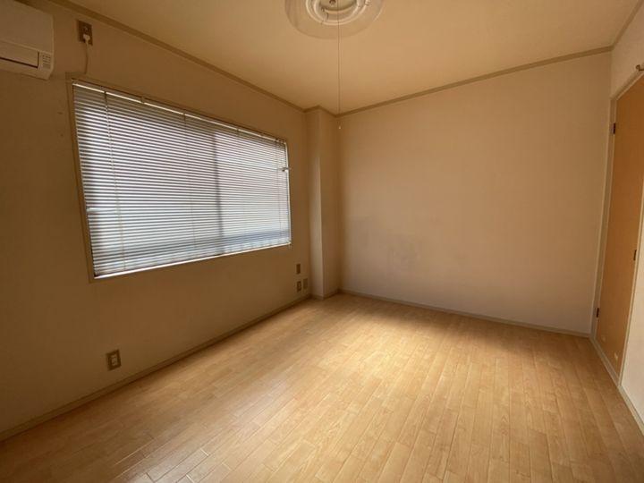 ハイツ中村302の居間