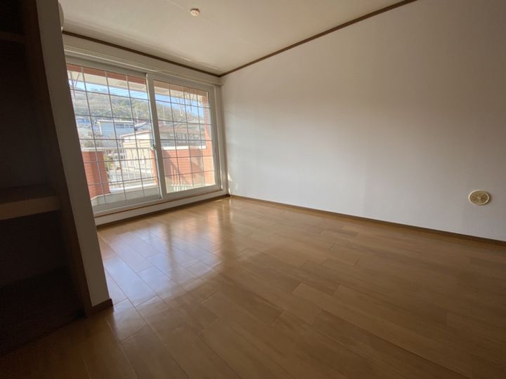 エーデル緑ヶ丘B201の居間