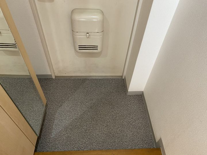 コーポ東延末404の玄関