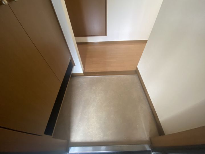 グレイスコート D棟の玄関