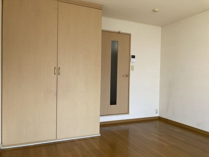 リバーサイド市川101の居間