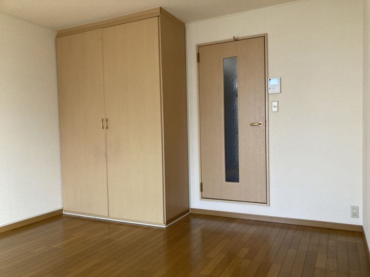 リバーサイド市川101の居間