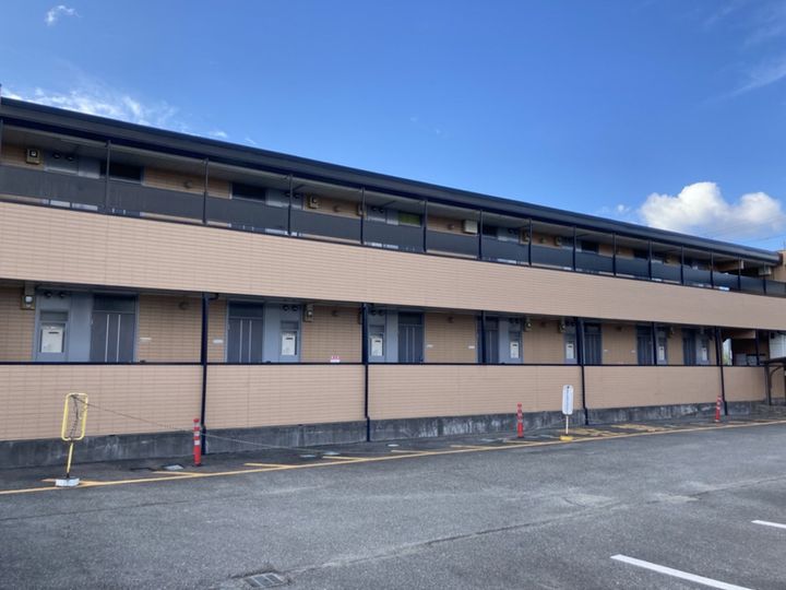 リバーサイド市川101の外観