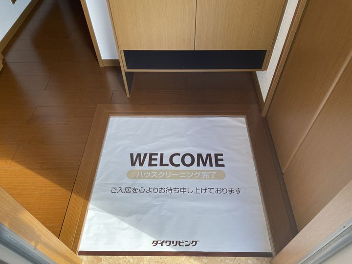 メイプルコート佐土の玄関