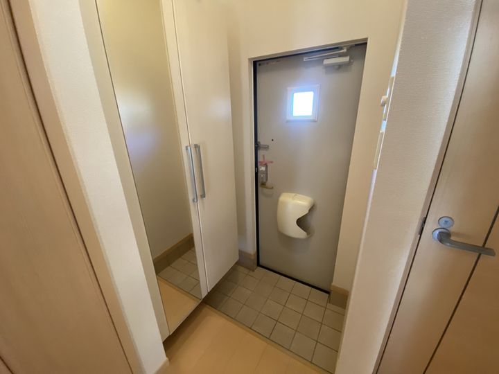 オワゾーブルーAの玄関