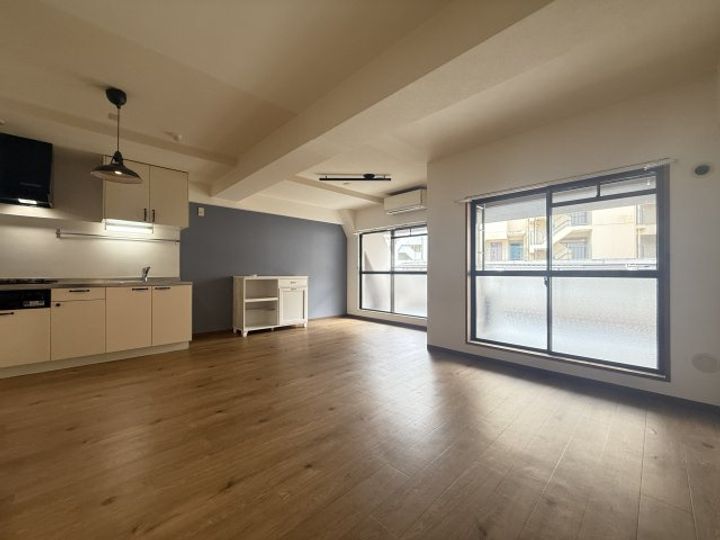 朝日プラザ新神戸の玄関