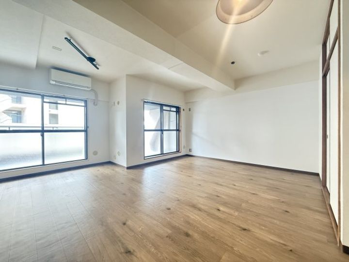 朝日プラザ新神戸の居間