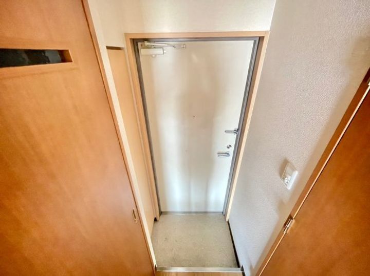 タカマツ神戸駅南通の玄関