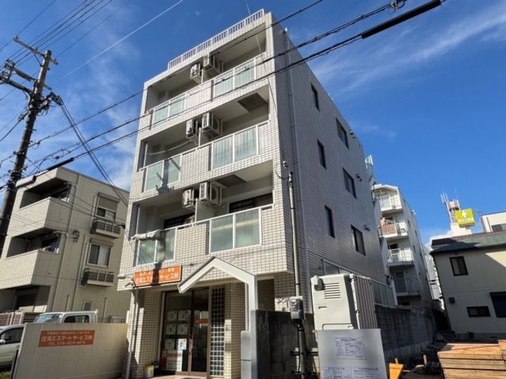 ジュネス本山の外観