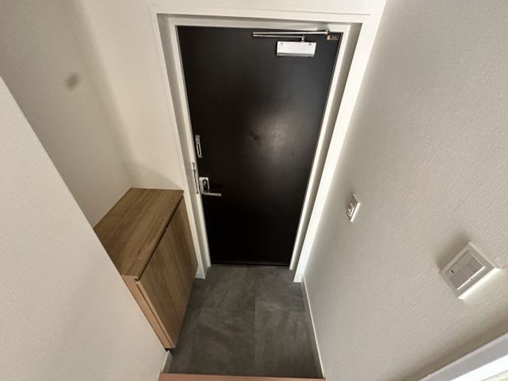 ジュネス本山の玄関