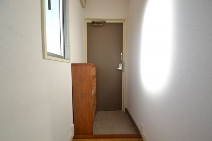 ヒルズ六甲の玄関