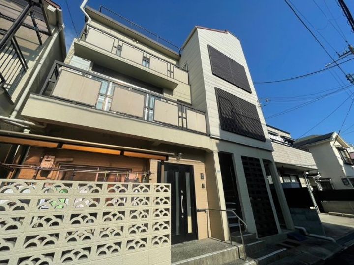 マンション難波の外観