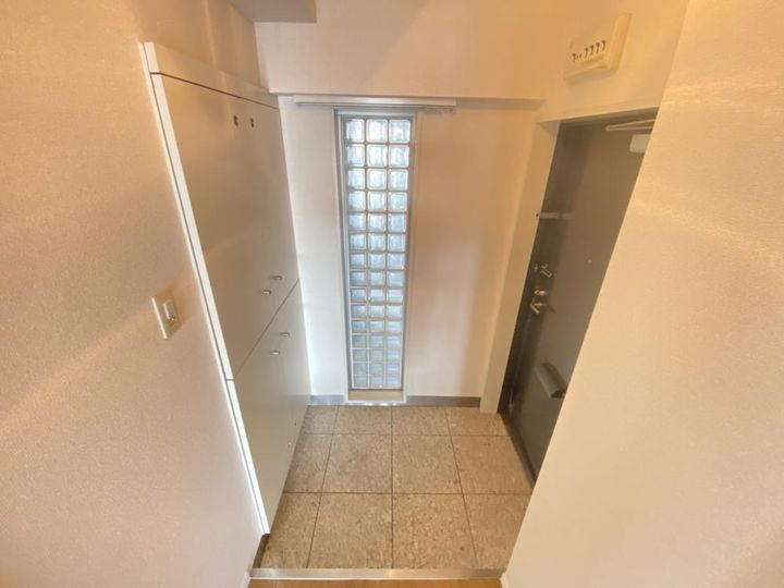 メイピース芦屋の玄関