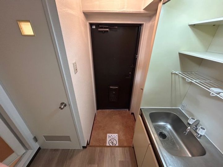 普茶マンションの玄関