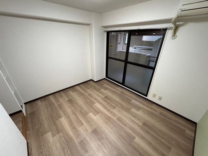 普茶マンションの居間