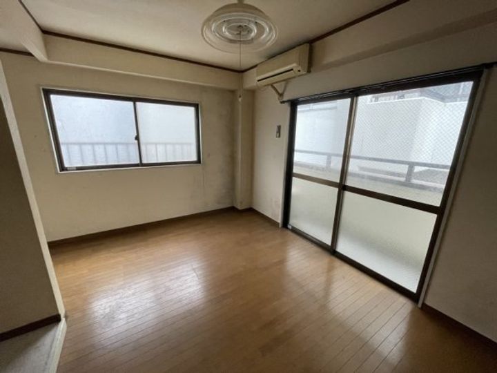 新田マンションの内装
