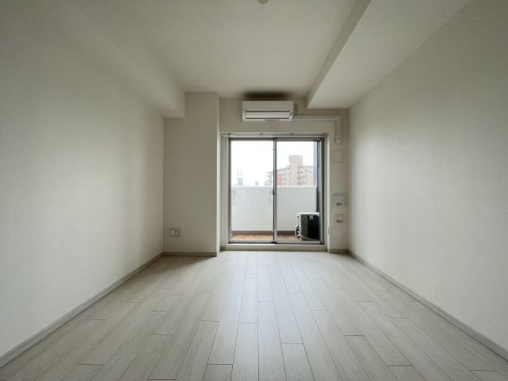 アドバンス神戸セラフィムの居間