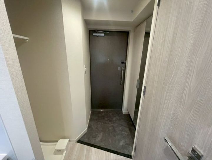 ファステート神戸サルビアの玄関