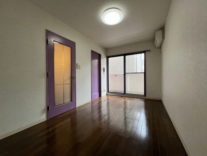 グロスアベニューの居間