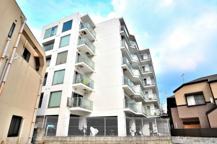 ロイスグラン神戸湊川公園の外観