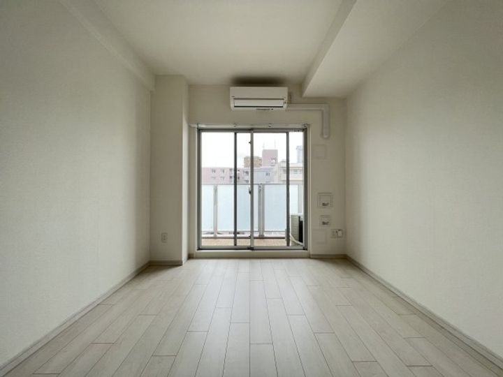 アドバンス神戸セラフィムの居間