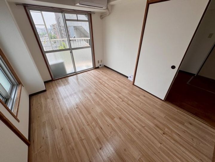 ドルフ西岡本の内装