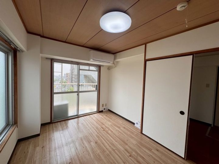 ドルフ西岡本の内装