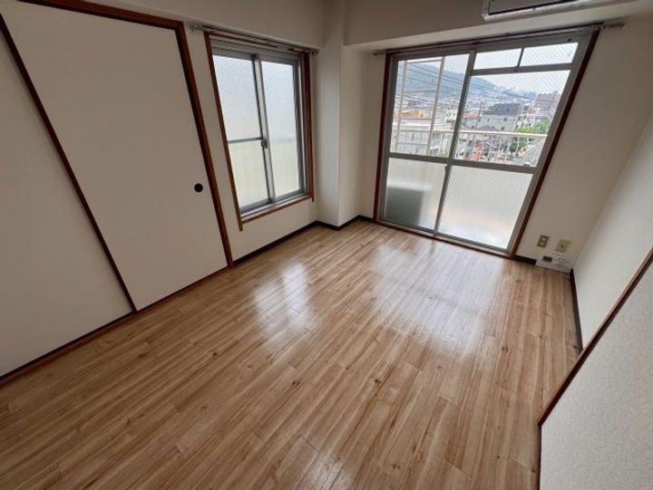 ドルフ西岡本の内装