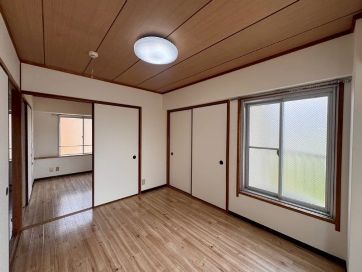 ドルフ西岡本の内装