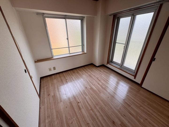 ドルフ西岡本の内装