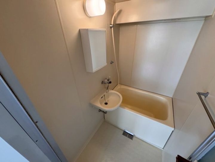 ドルフ西岡本の風呂