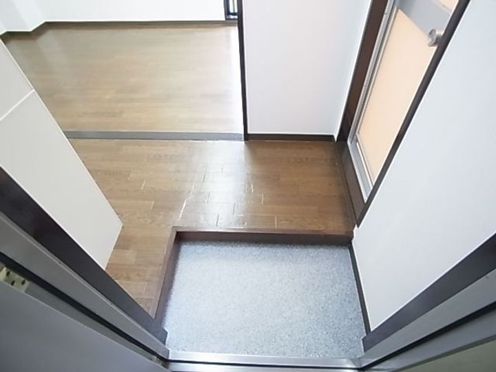 三景マンションの玄関