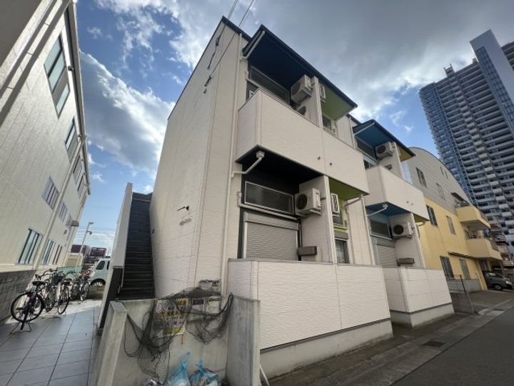 クレストコート鷹取の外観