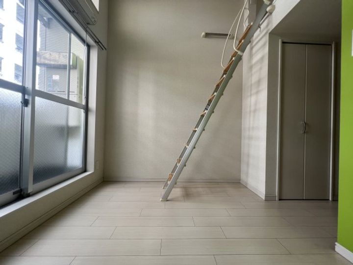 クレストコート鷹取の居間