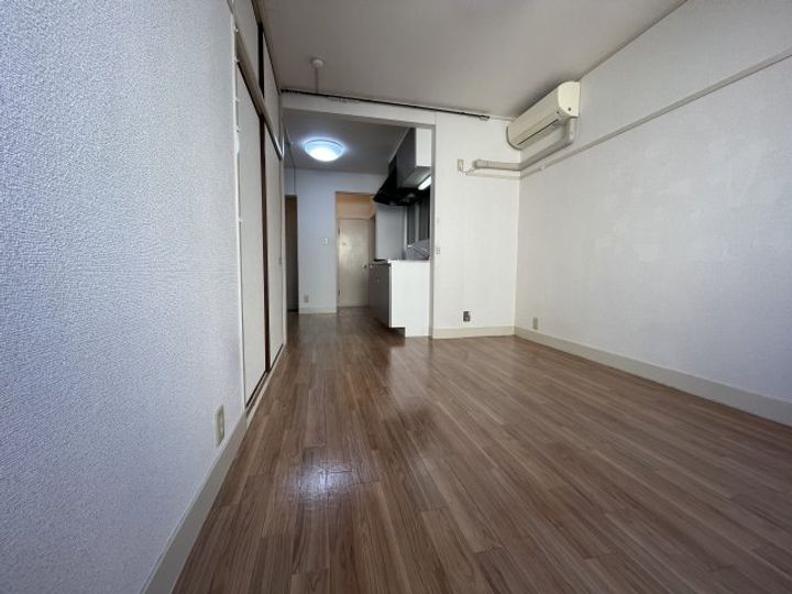 丸山ビルの居間